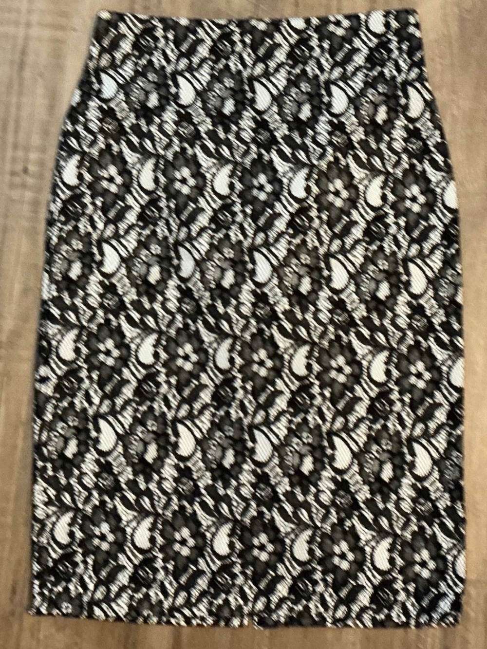 Worthington Black and White Floral Lace Pencil Skirt, size 6